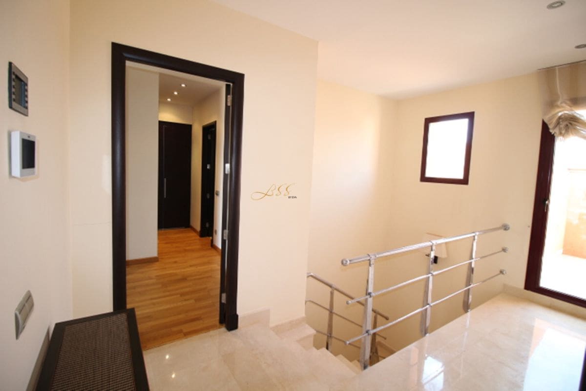 3 bedroom Penthouse for rent in Puerto Banus - € 12,000 (Ref: 9360179)