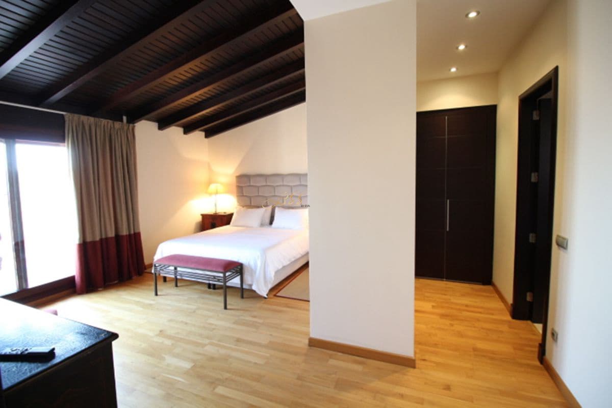 3 bedroom Penthouse for rent in Puerto Banus - € 12,000 (Ref: 9360179)