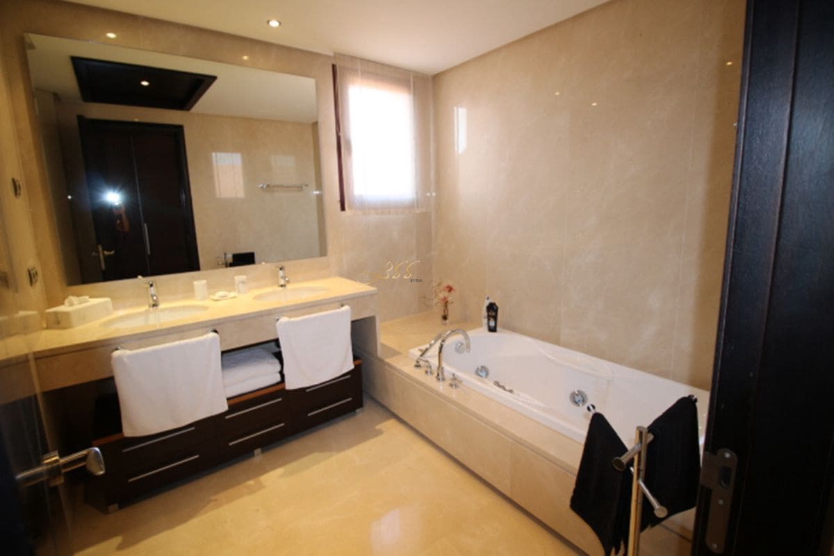 3 bedroom Penthouse for rent in Puerto Banus - € 12,000 (Ref: 9360179)