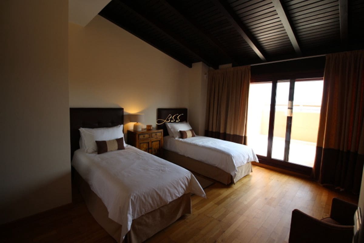 3 bedroom Penthouse for rent in Puerto Banus - € 12,000 (Ref: 9360179)