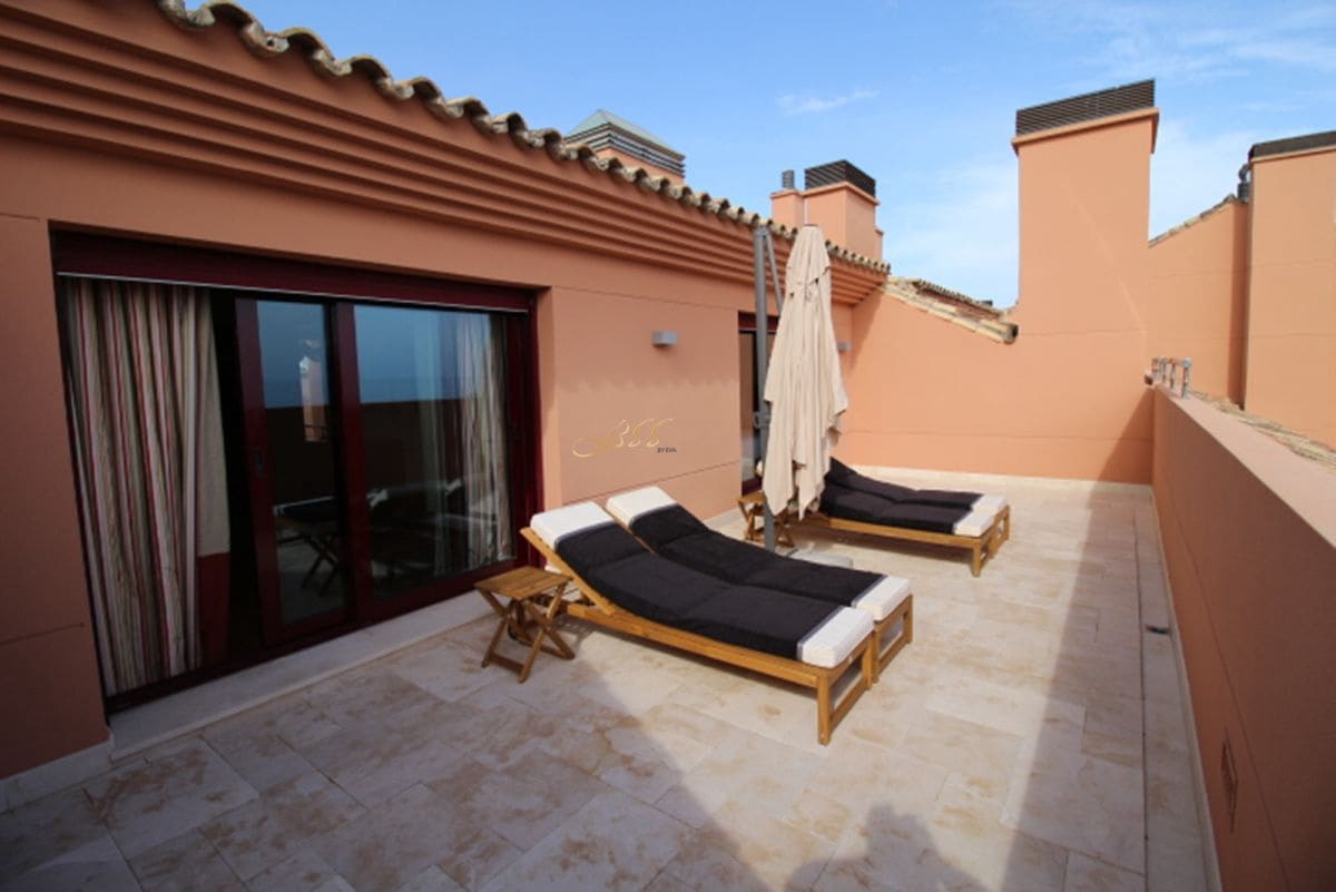 3 bedroom Penthouse for rent in Puerto Banus - € 12,000 (Ref: 9360179)