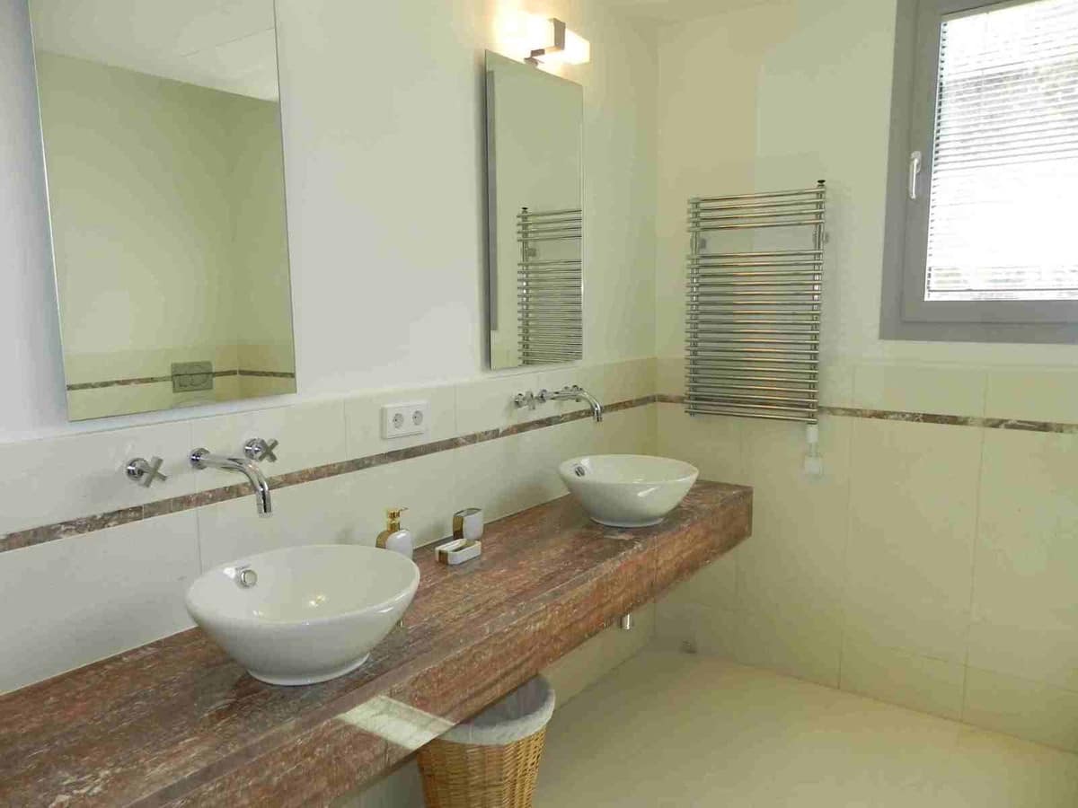 4 bedroom Villa for sale in Marbella with garage - € 3,000,000 (Ref: 9360180)