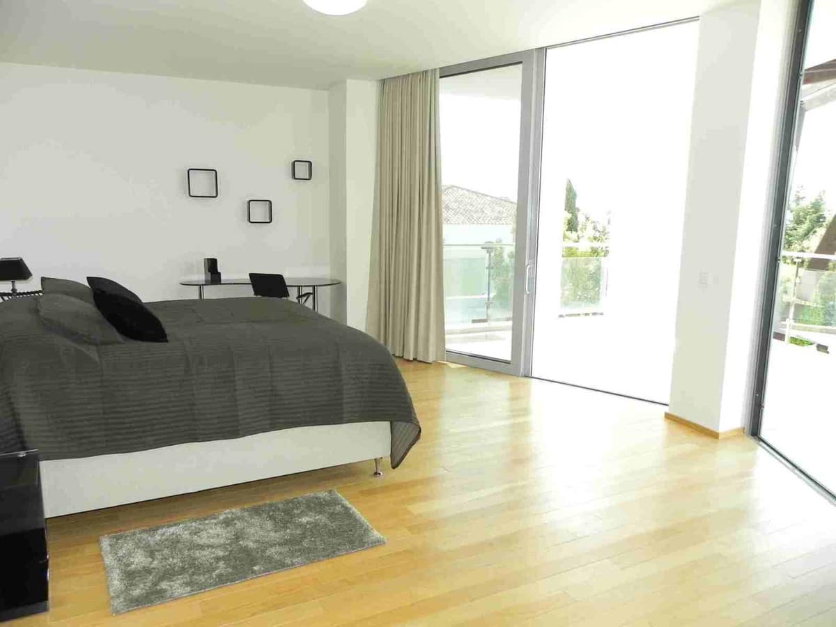 4 bedroom Villa for sale in Marbella with garage - € 3,000,000 (Ref: 9360180)