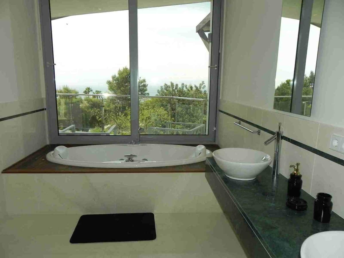 4 bedroom Villa for sale in Marbella with garage - € 3,000,000 (Ref: 9360180)