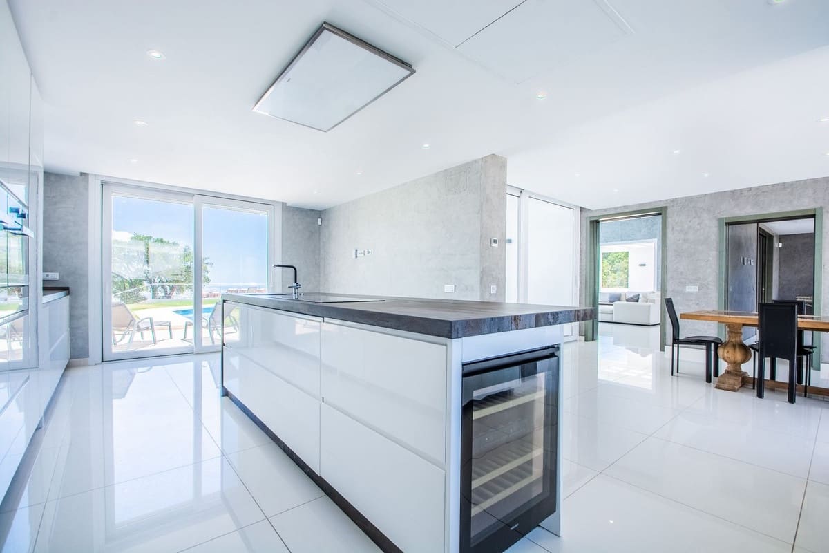 7 makuuhuone Huvila myytävänä paikassa Marbella mukana 
autotalli - 2 950 000 € (Ref: 9360185)