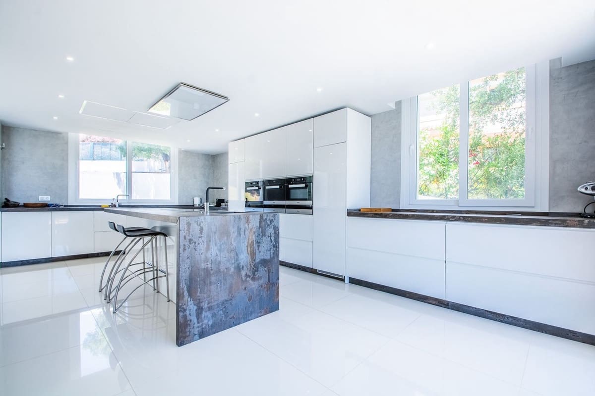 7 makuuhuone Huvila myytävänä paikassa Marbella mukana 
autotalli - 2 950 000 € (Ref: 9360185)