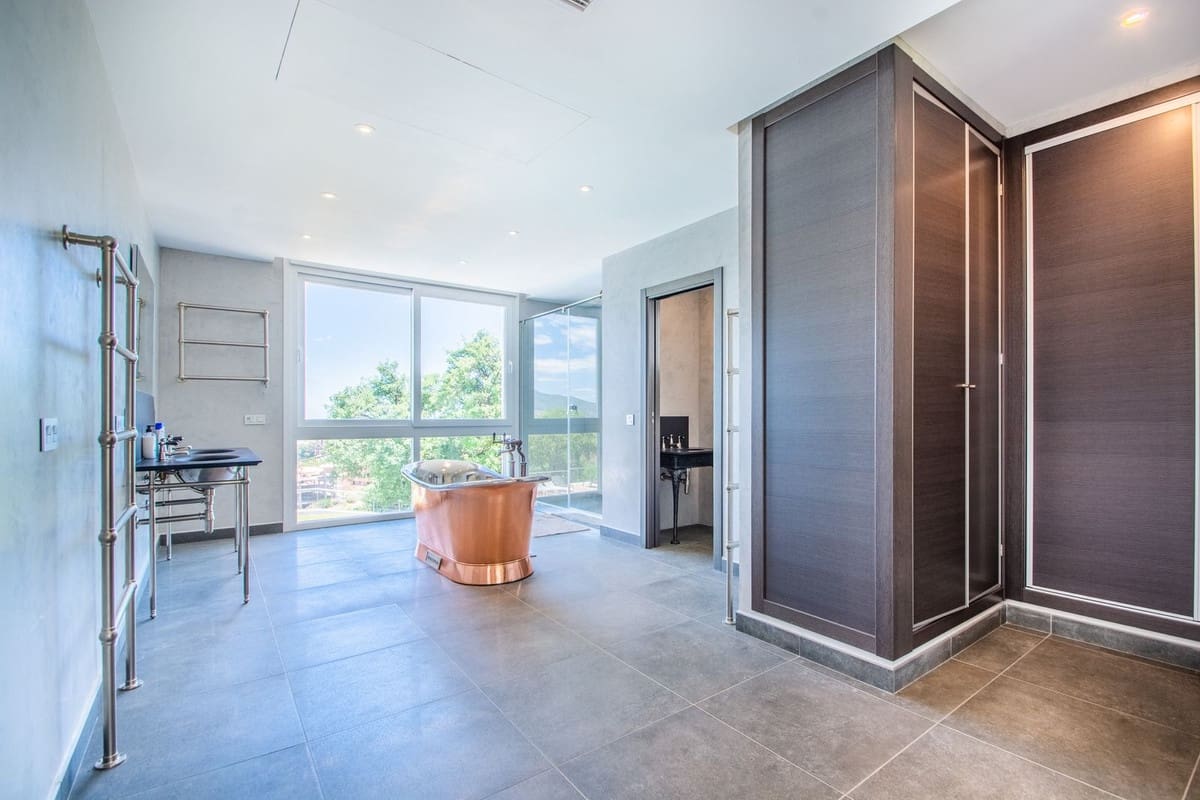 7 makuuhuone Huvila myytävänä paikassa Marbella mukana 
autotalli - 2 950 000 € (Ref: 9360185)