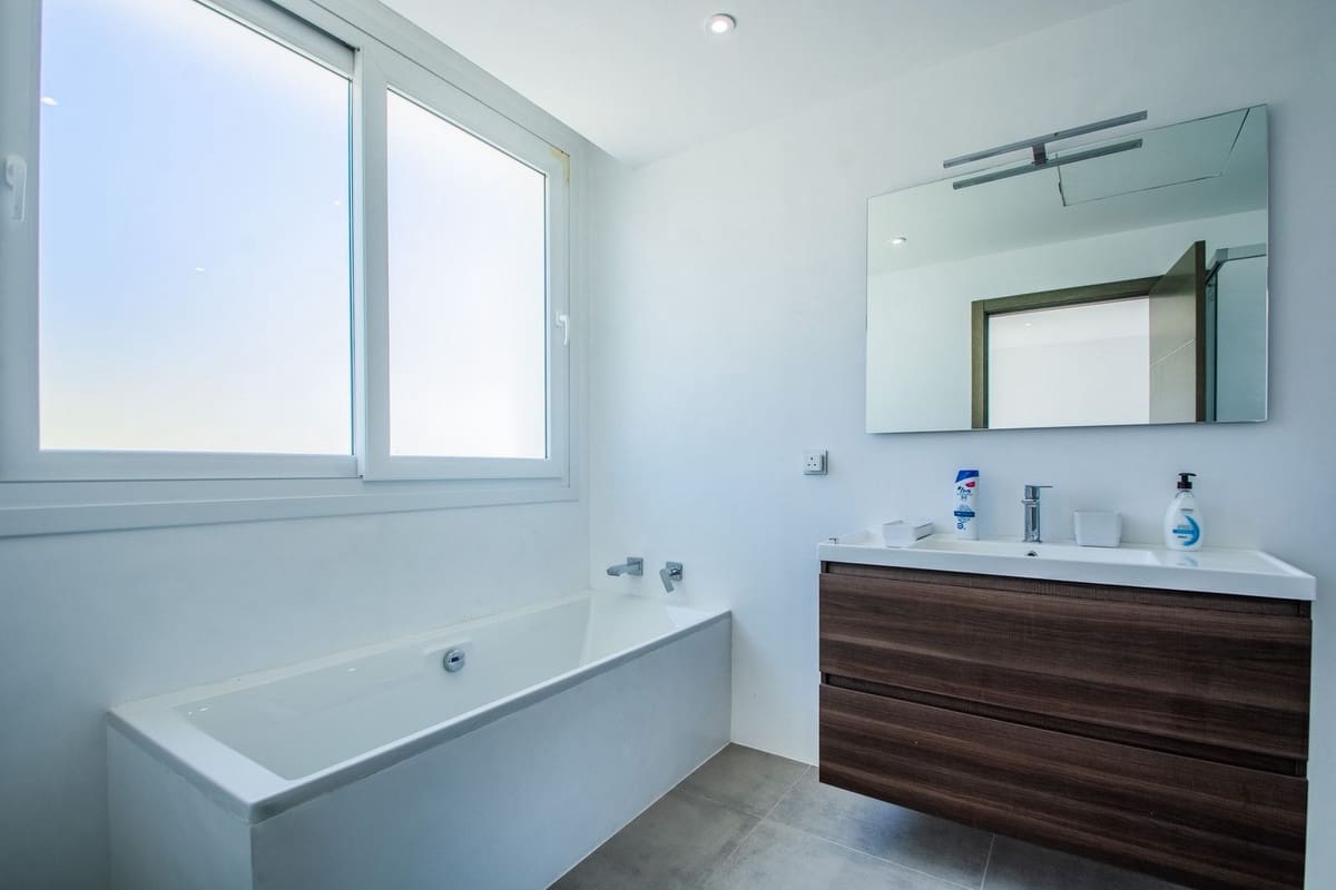 7 makuuhuone Huvila myytävänä paikassa Marbella mukana 
autotalli - 2 950 000 € (Ref: 9360185)