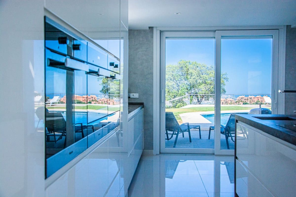 7 makuuhuone Huvila myytävänä paikassa Marbella mukana 
autotalli - 2 950 000 € (Ref: 9360185)