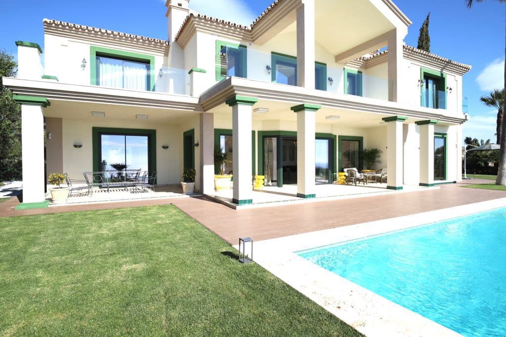 5 bedroom Villa for rent in Estepona - € 15,000 (Ref: 9360187)
