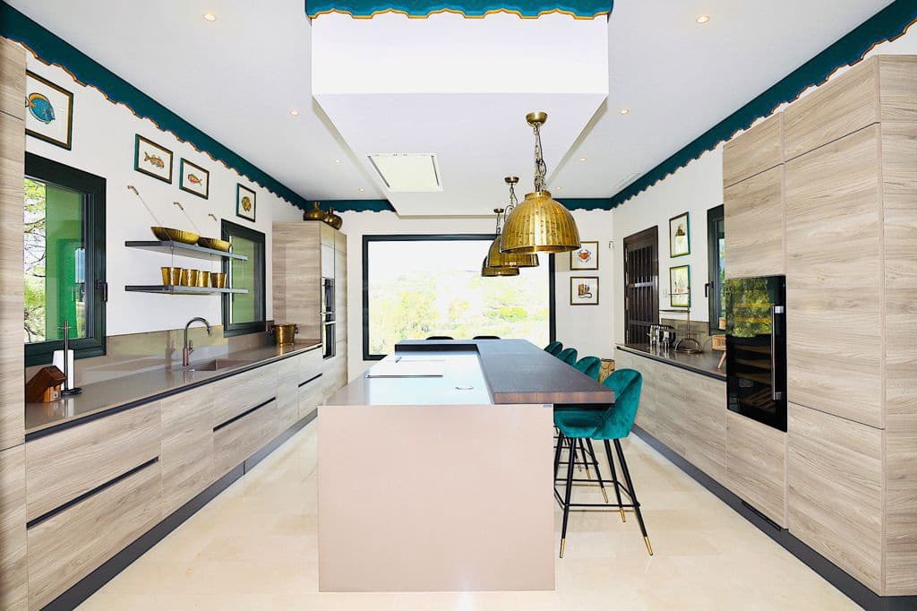 5 bedroom Villa for rent in Estepona - € 15,000 (Ref: 9360187)