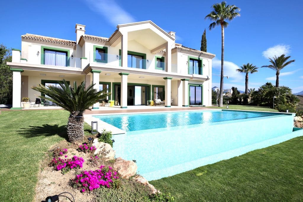 5 bedroom Villa for rent in Estepona - € 15,000 (Ref: 9360187)