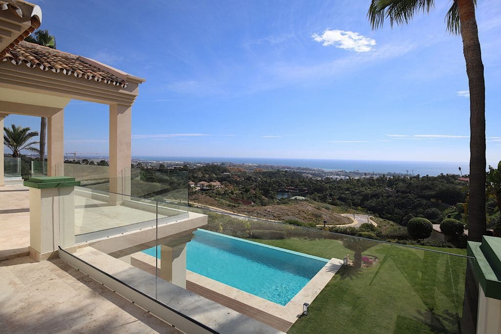 5 bedroom Villa for rent in Estepona - € 15,000 (Ref: 9360187)