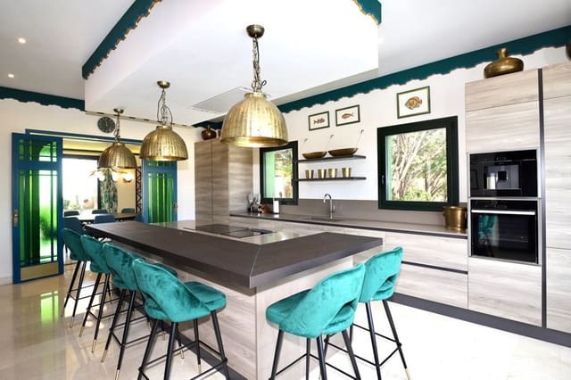 5 bedroom Villa for rent in Estepona - € 15,000 (Ref: 9360187)