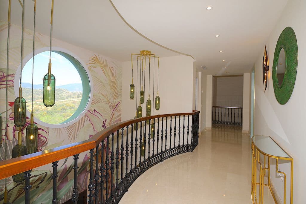 5 bedroom Villa for rent in Estepona - € 15,000 (Ref: 9360187)