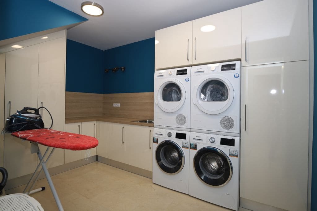 5 bedroom Villa for rent in Estepona - € 15,000 (Ref: 9360187)