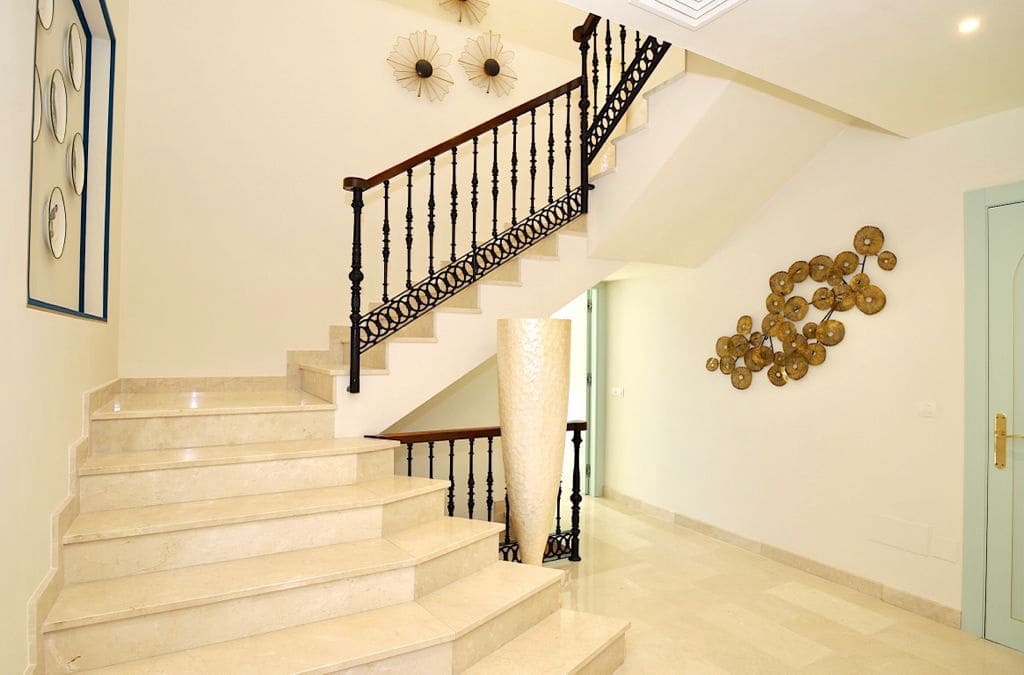 5 bedroom Villa for rent in Estepona - € 15,000 (Ref: 9360187)