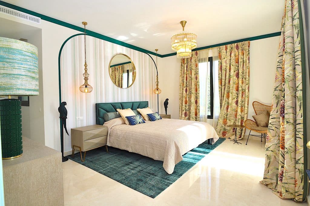 5 bedroom Villa for rent in Estepona - € 15,000 (Ref: 9360187)