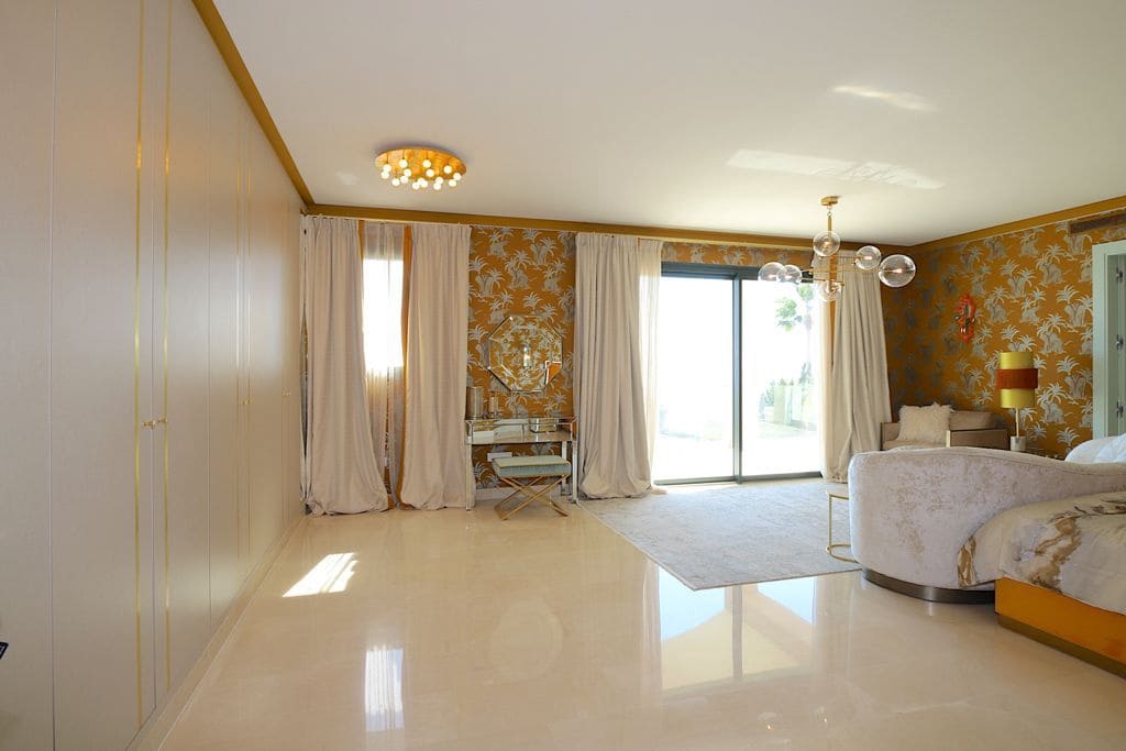 5 bedroom Villa for rent in Estepona - € 15,000 (Ref: 9360187)