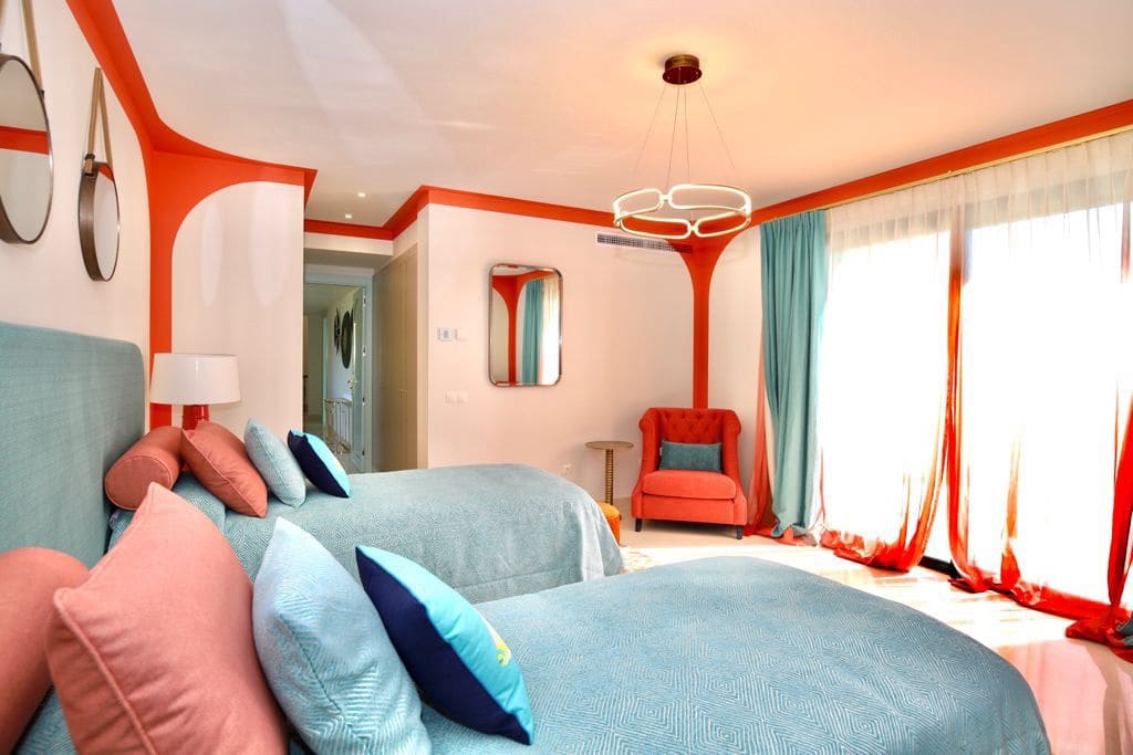 5 bedroom Villa for rent in Estepona - € 15,000 (Ref: 9360187)