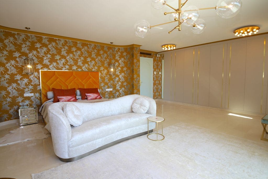 5 bedroom Villa for rent in Estepona - € 15,000 (Ref: 9360187)