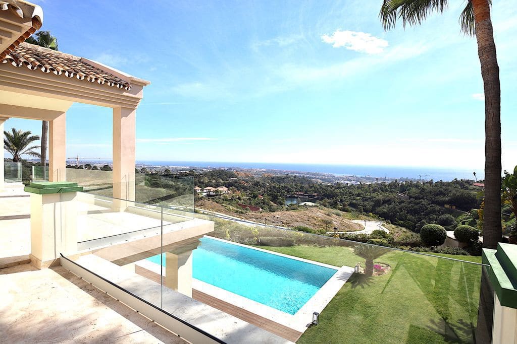 5 bedroom Villa for rent in Estepona - € 15,000 (Ref: 9360187)