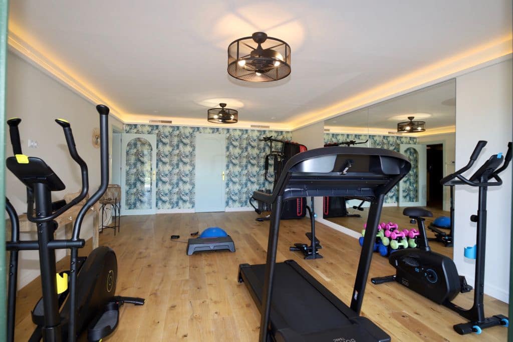 5 bedroom Villa for rent in Estepona - € 15,000 (Ref: 9360187)