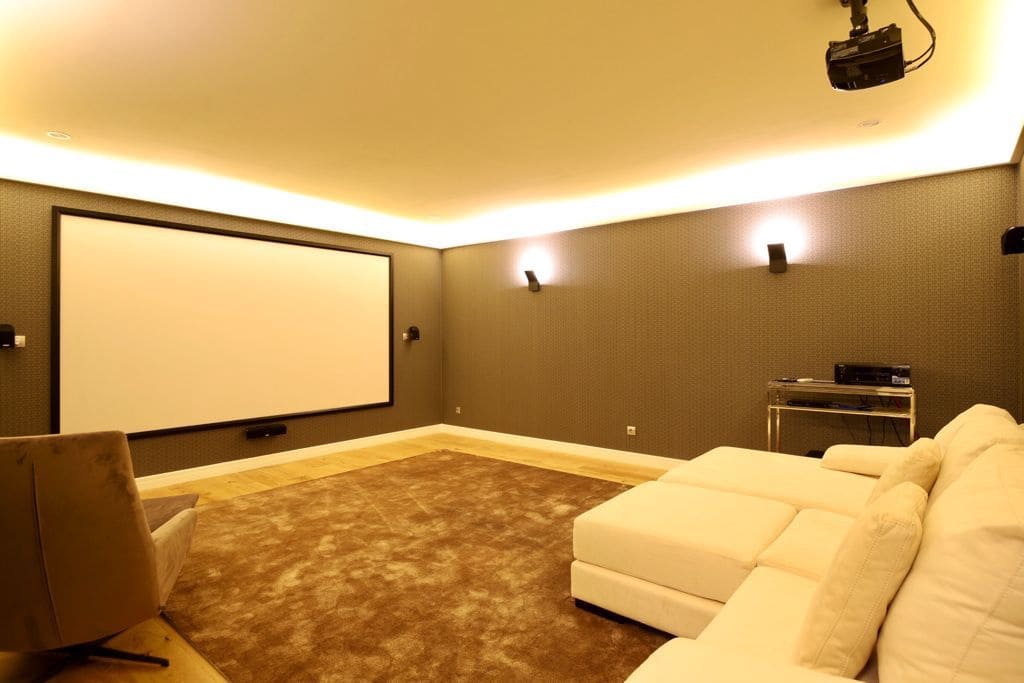 5 bedroom Villa for rent in Estepona - € 15,000 (Ref: 9360187)