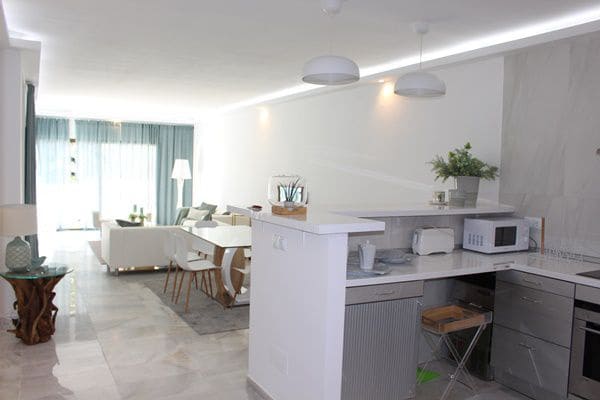 3 camera da letto Appartamento da affittare in Nueva Andalucia con garage - 3.250 € (Rif: 9362731)