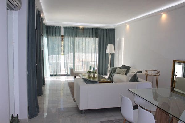 3 camera da letto Appartamento da affittare in Nueva Andalucia con garage - 3.250 € (Rif: 9362731)