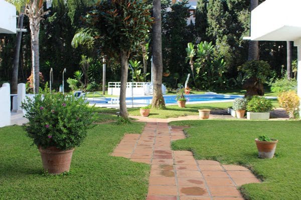 3 camera da letto Appartamento da affittare in Nueva Andalucia con garage - 3.250 € (Rif: 9362731)