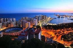 Villa/Maison de 4 chambres à louer à Marbella - 7 500 € (Ref: 9367810)