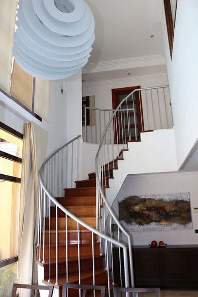 Villa/Maison de 4 chambres à louer à Marbella - 7 500 € (Ref: 9367810)