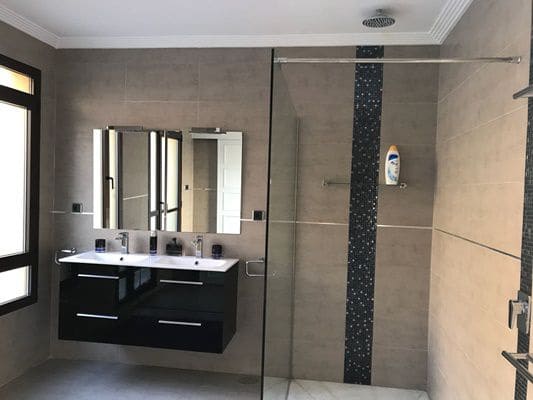 Villa/Maison de 4 chambres à louer à Marbella - 7 500 € (Ref: 9367810)