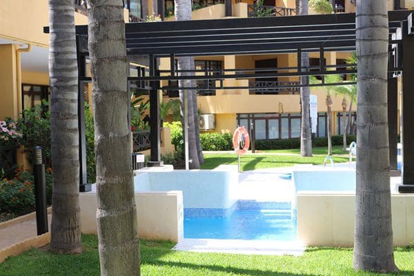 Villa/Maison de 4 chambres à louer à Marbella - 7 500 € (Ref: 9367810)