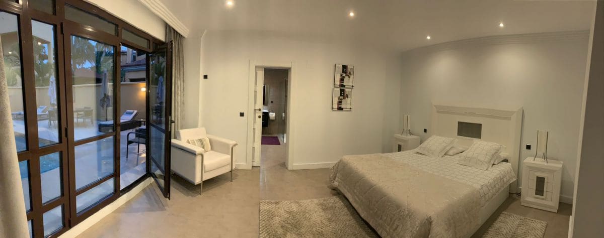 Villa/Maison de 4 chambres à louer à Marbella - 7 500 € (Ref: 9367810)