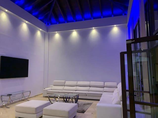 4 Zimmer Villa zu vermieten in Marbella - 7.500 € (Ref: 9367810)