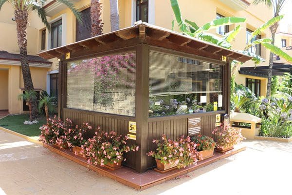 Villa/Maison de 4 chambres à louer à Marbella - 7 500 € (Ref: 9367810)