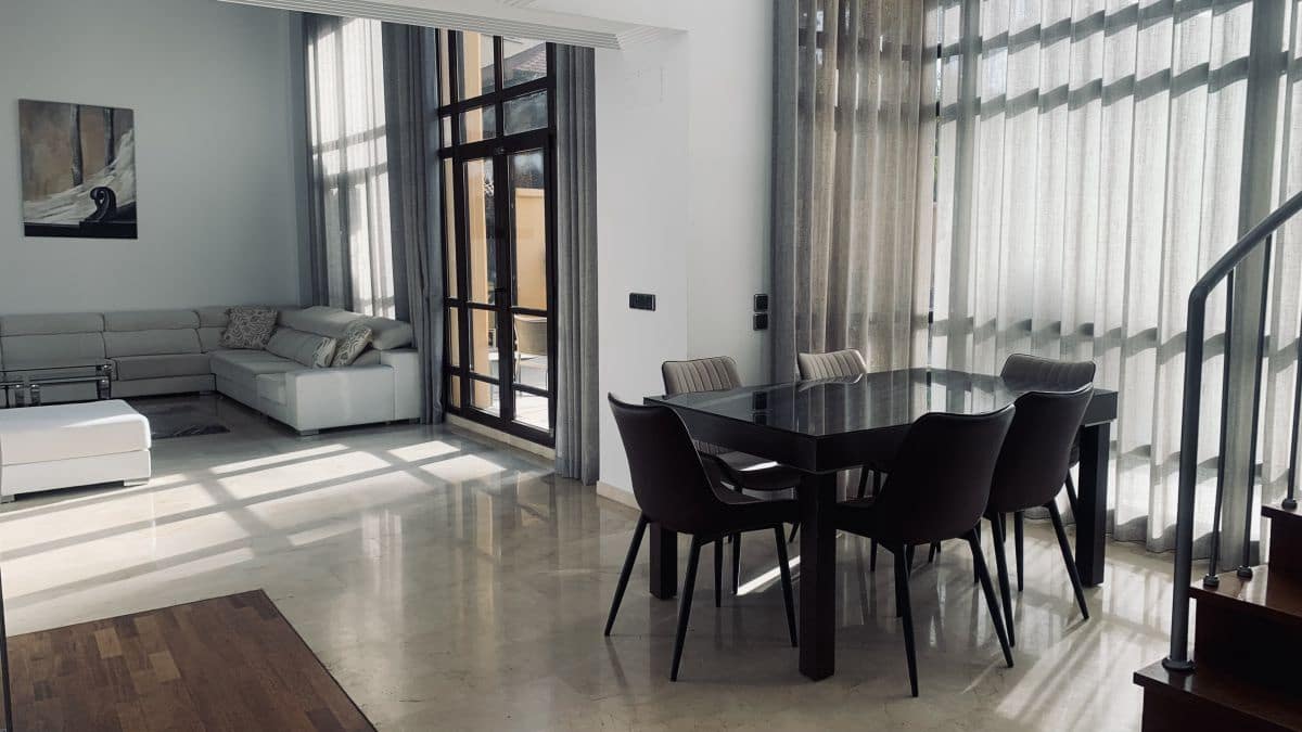 Villa/Maison de 4 chambres à louer à Marbella - 7 500 € (Ref: 9367810)