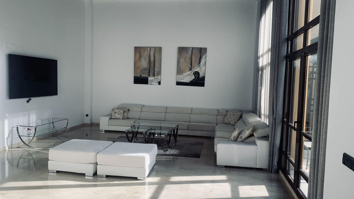 Villa/Maison de 4 chambres à louer à Marbella - 7 500 € (Ref: 9367810)