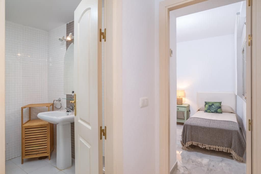 2 bedroom Apartment for rent in Marbella with garage - € 1,700 (Ref: 9400836)