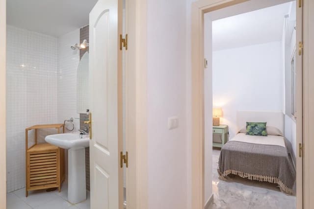 2 bedroom Apartment for rent in Marbella with garage - € 1,700 (Ref: 9400836)