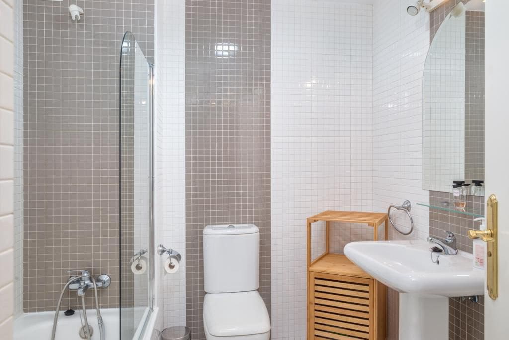 2 bedroom Apartment for rent in Marbella with garage - € 1,700 (Ref: 9400836)