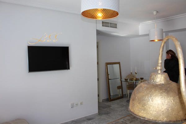Appartement de 2 chambres à louer à Puerto Banus avec garage - 2 000 € (Ref: 9433329)