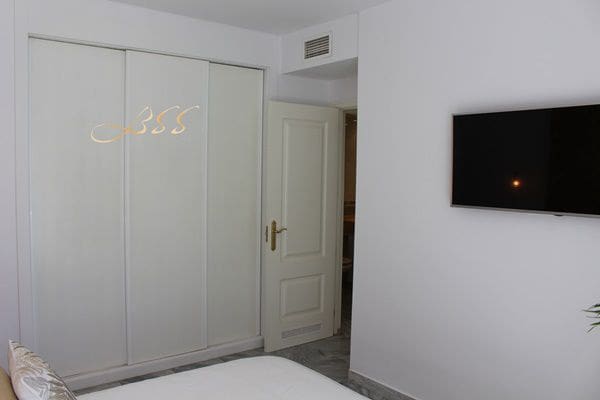 Appartement de 2 chambres à louer à Puerto Banus avec garage - 2 000 € (Ref: 9433329)