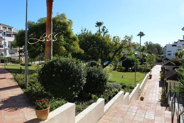 Appartement de 2 chambres à louer à Puerto Banus avec garage - 2 000 € (Ref: 9433329)