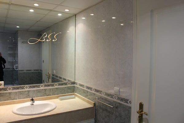 Appartement de 2 chambres à louer à Puerto Banus avec garage - 2 000 € (Ref: 9433329)