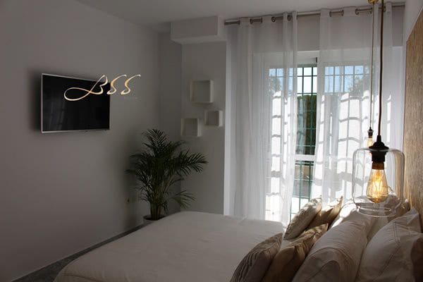 Appartement de 2 chambres à louer à Puerto Banus avec garage - 2 000 € (Ref: 9433329)