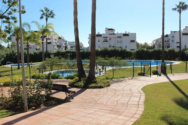 Appartement de 2 chambres à louer à Puerto Banus avec garage - 2 000 € (Ref: 9433329)