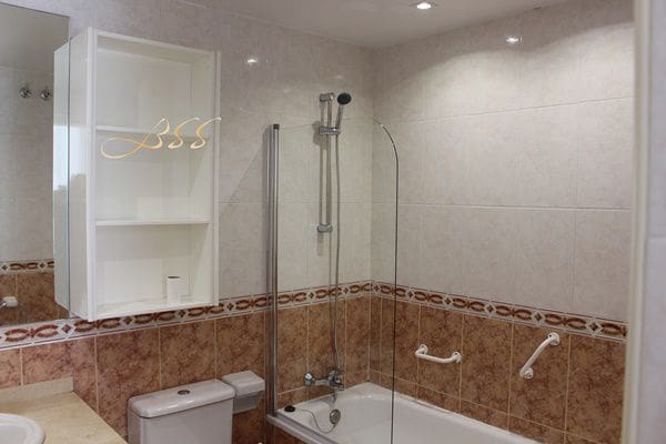 Appartement de 2 chambres à louer à Puerto Banus avec garage - 2 000 € (Ref: 9433329)